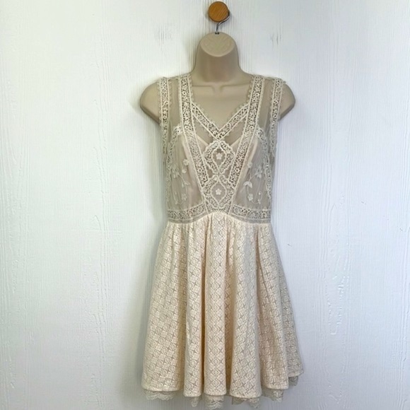 Free People - Victoria Ivory Lace Sleeveless Full Mini Dress Size Small - Picture 2 of 16